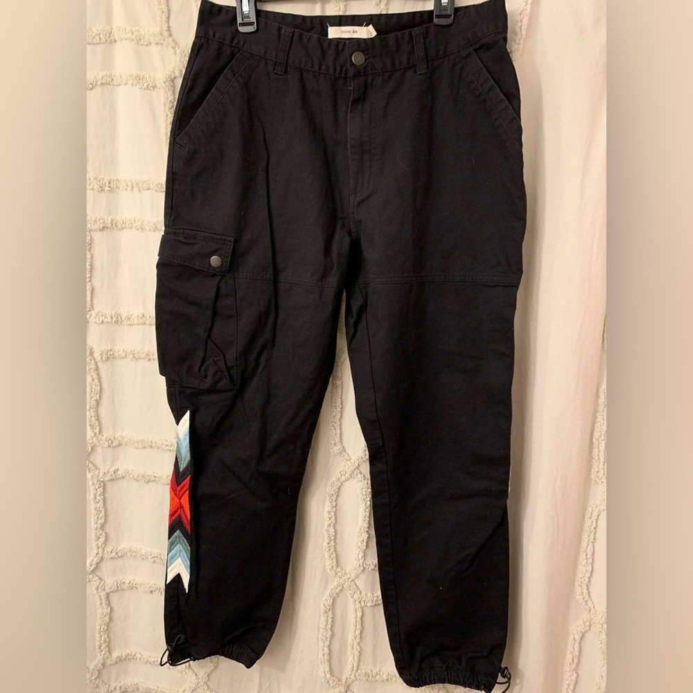 Strivers Row Size 34 Black Cargo Pants with Colorful Embroidered Detail